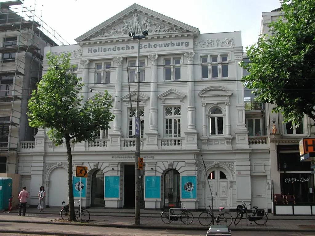 Фасад будівлі Hollandsche Schouwburg в Амстердамі
