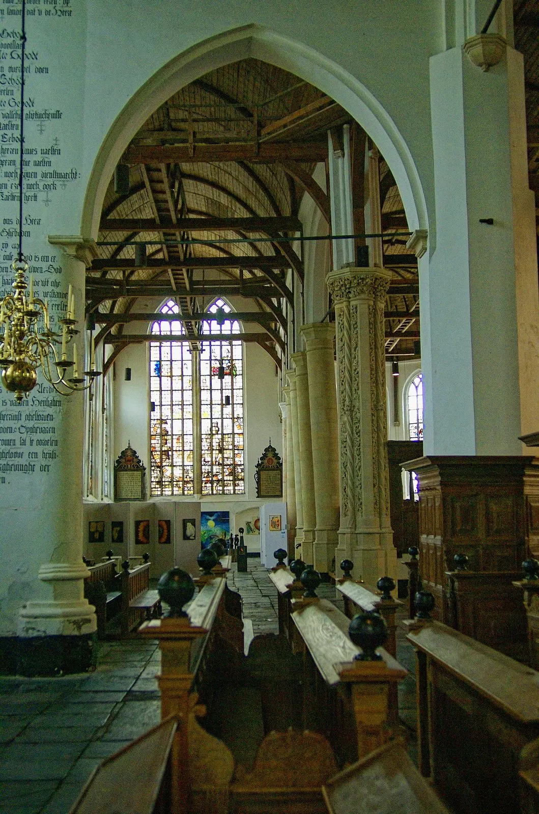 Інтер'єр церкви Grote Kerk в Едамі
